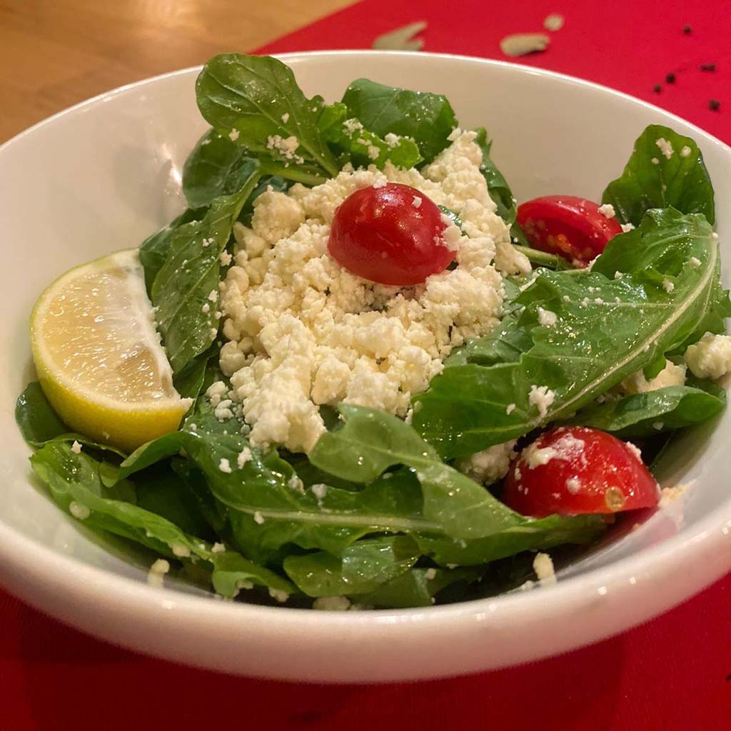 PEYNİRLİ ROKA SALATASI